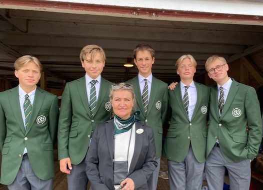 Vid vissa högtidligare tillfällen används skoluniformen på Lundsbergs skola